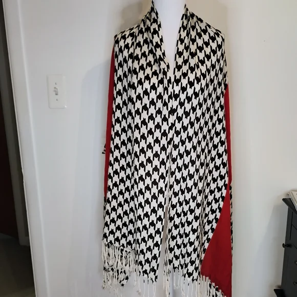 London Fog Red and Black Houndstooth Scarf and Gloves Set - Picture 10 of 17